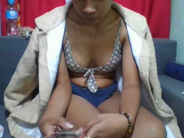 HotgirlURIEL webcam