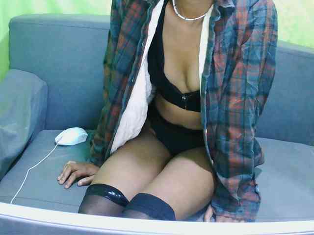 HotgirlURIEL webcam