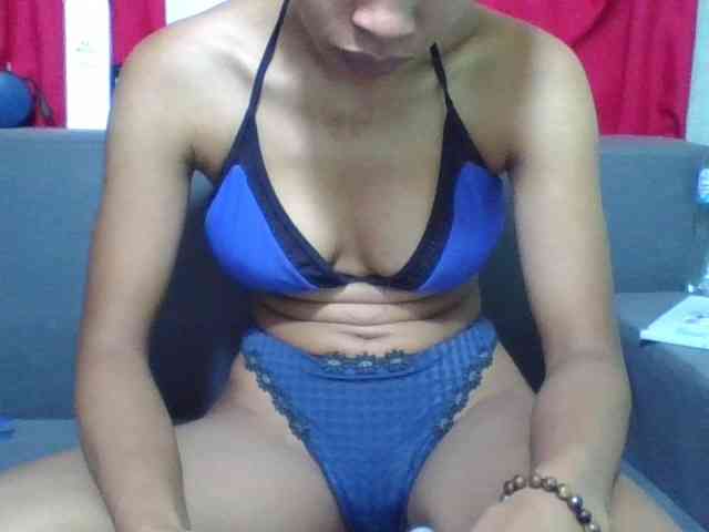 HotgirlURIEL webcam