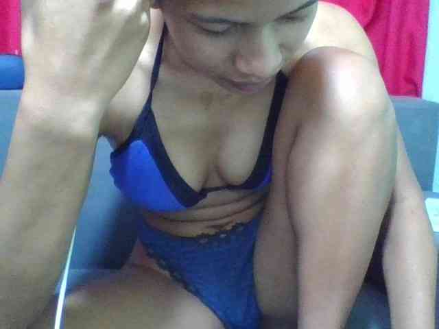 HotgirlURIEL webcam