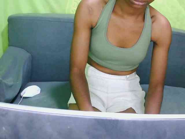 HotgirlURIEL webcam