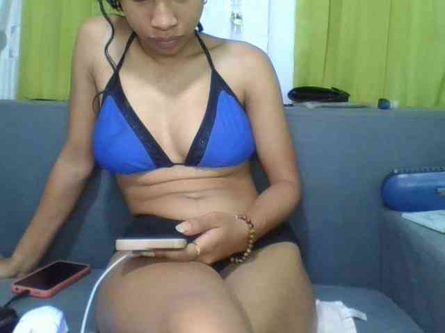 HotgirlURIEL webcam
