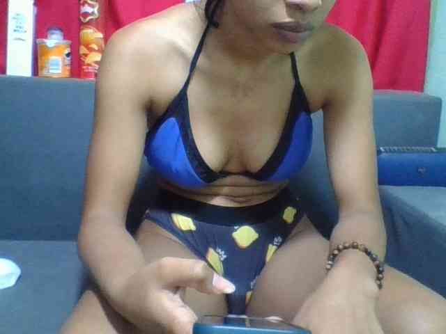 HotgirlURIEL webcam