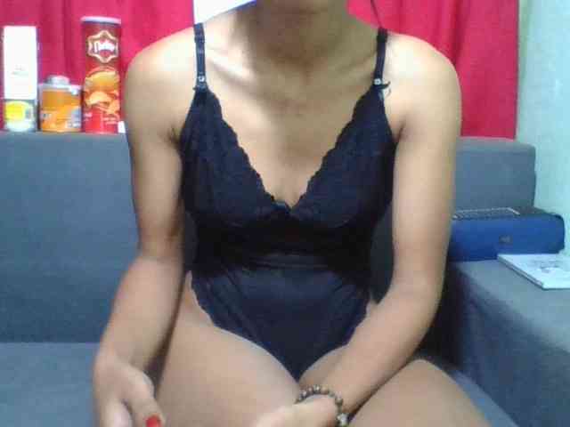 HotgirlURIEL webcam