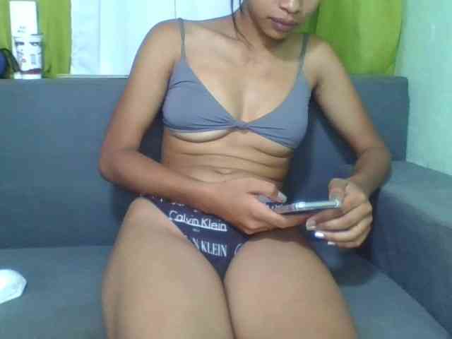 HotgirlURIEL webcam