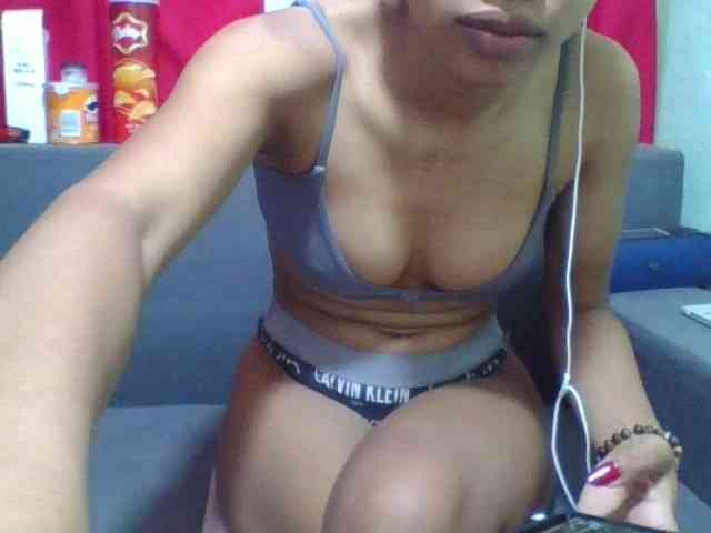 HotgirlURIEL webcam