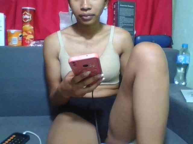 HotgirlURIEL webcam
