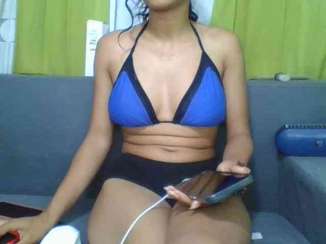 HotgirlURIEL webcam
