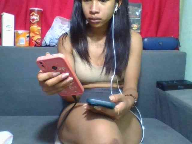 HotgirlURIEL webcam