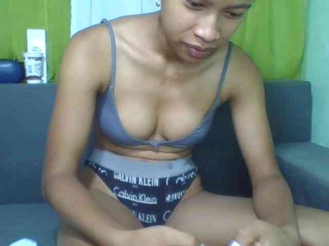 HotgirlURIEL webcam