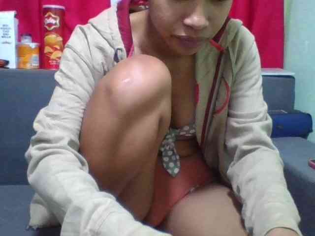 HotgirlURIEL webcam