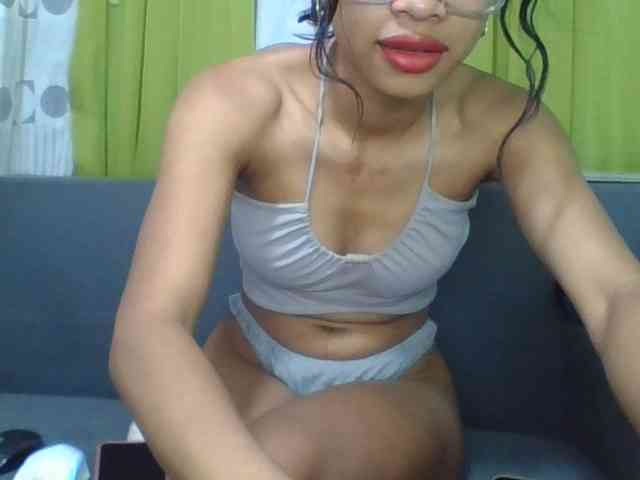 HotgirlURIEL webcam