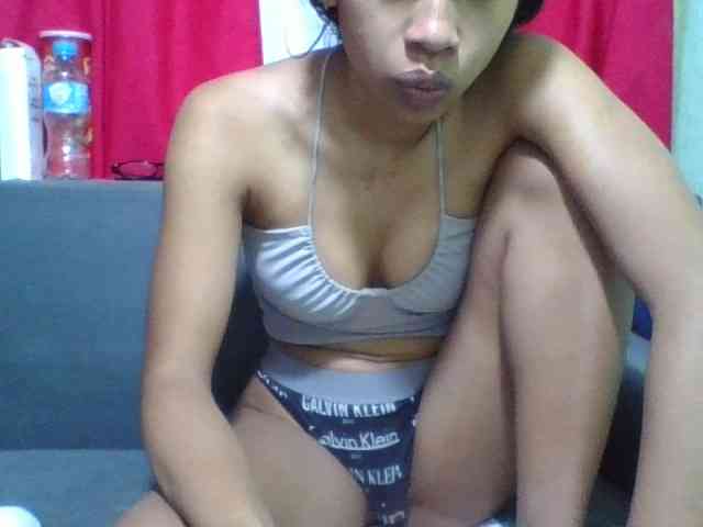 HotgirlURIEL webcam