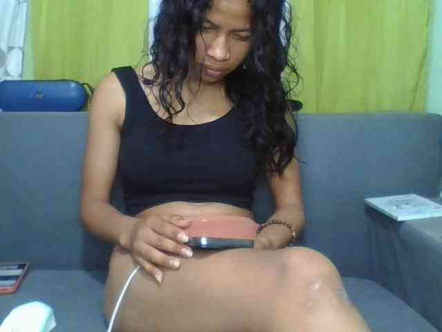 HotgirlURIEL webcam