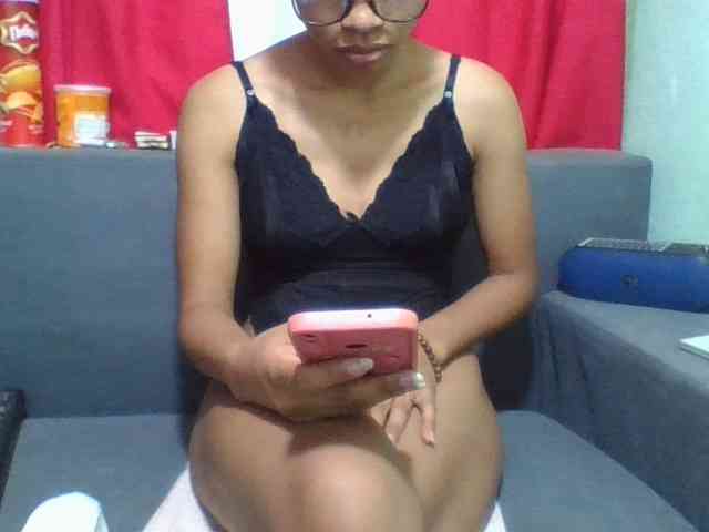 HotgirlURIEL webcam