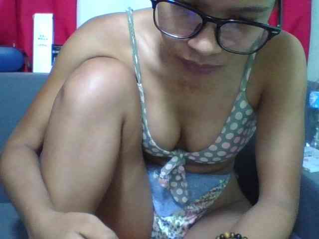 HotgirlURIEL webcam