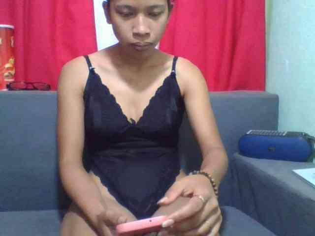 HotgirlURIEL webcam
