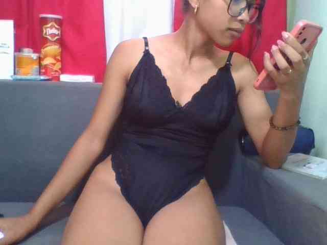 HotgirlURIEL webcam