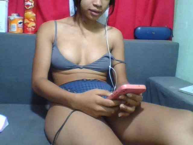 HotgirlURIEL webcam