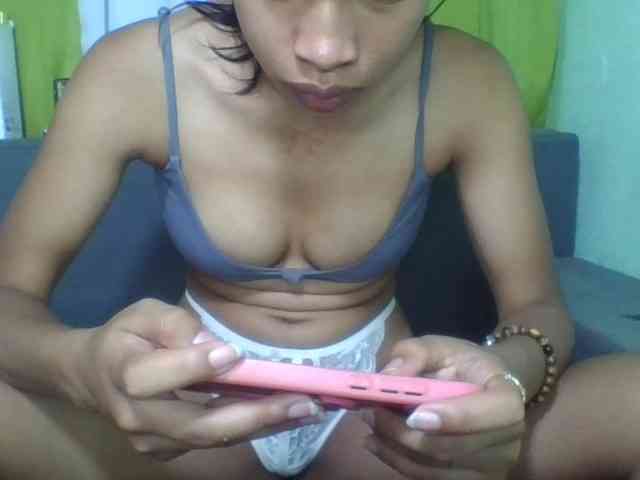 HotgirlURIEL webcam