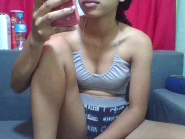 HotgirlURIEL webcam