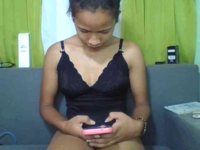 HotgirlURIEL webcam