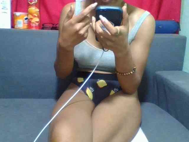 HotgirlURIEL webcam