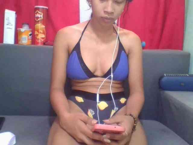 HotgirlURIEL webcam
