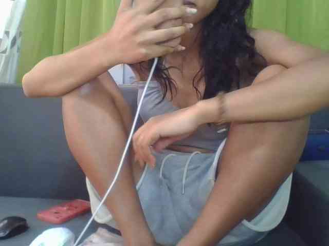 HotgirlURIEL webcam
