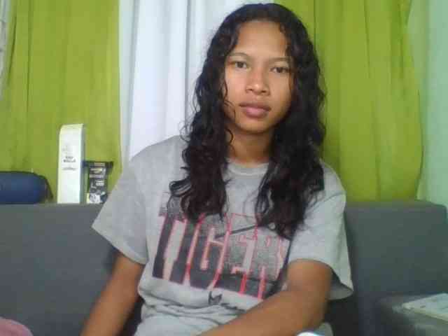 HotgirlURIEL webcam