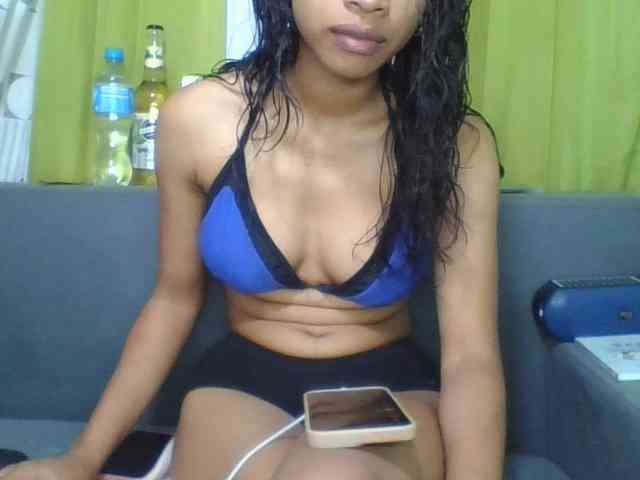 HotgirlURIEL webcam