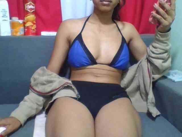 HotgirlURIEL webcam