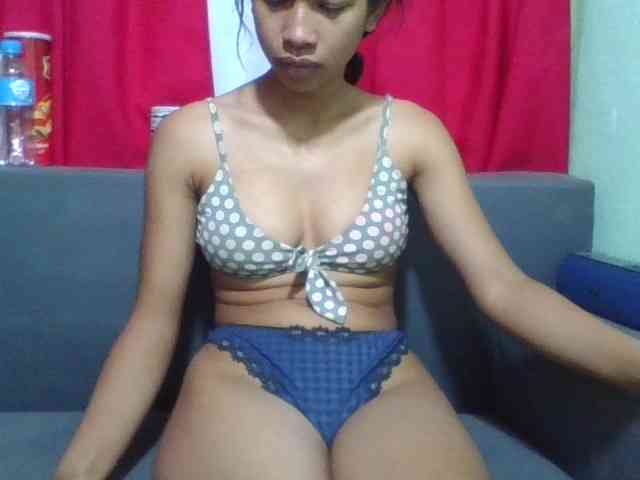 HotgirlURIEL webcam