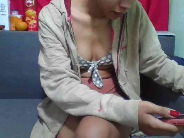 HotgirlURIEL webcam