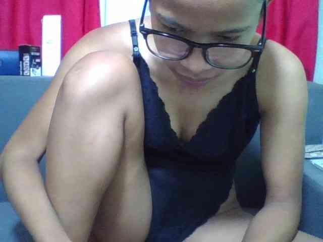HotgirlURIEL webcam