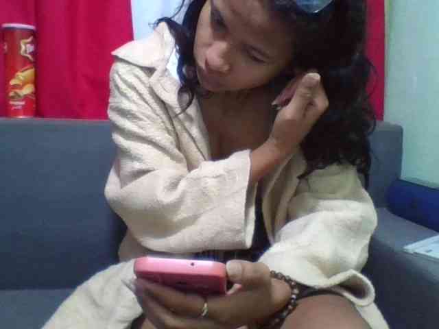 HotgirlURIEL webcam