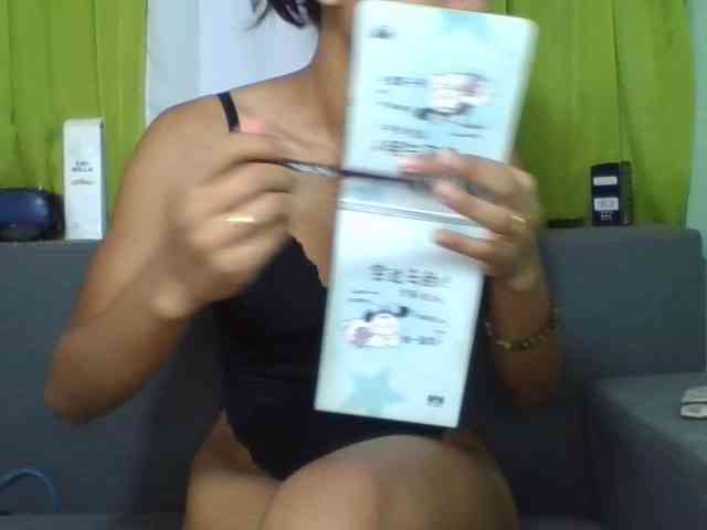 HotgirlURIEL webcam