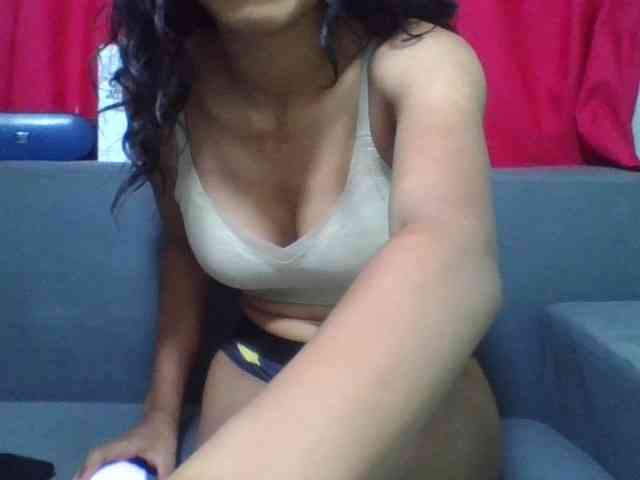 HotgirlURIEL webcam