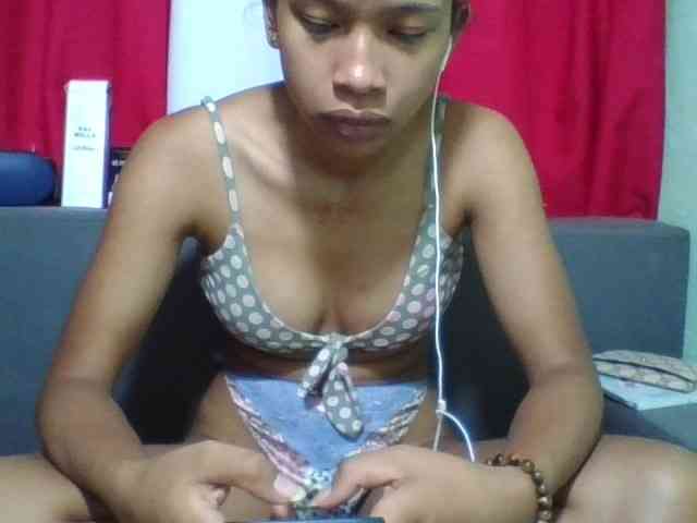 HotgirlURIEL webcam