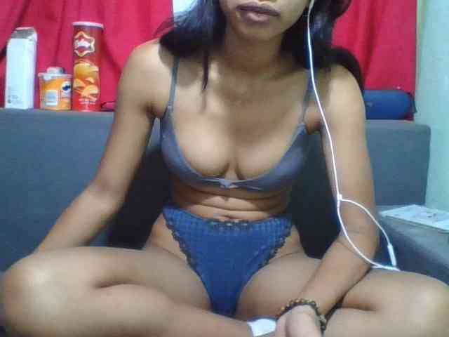 HotgirlURIEL webcam