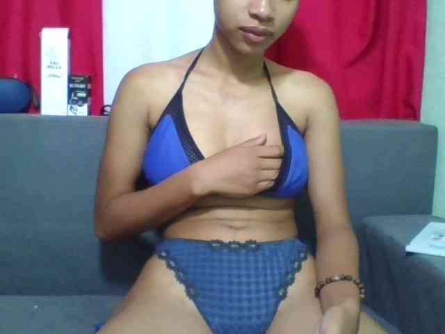 HotgirlURIEL webcam