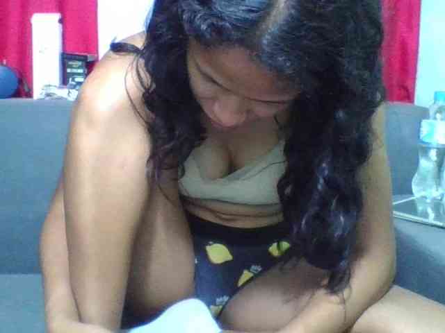 HotgirlURIEL webcam