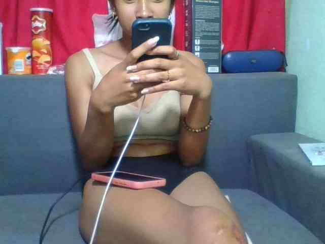 HotgirlURIEL webcam