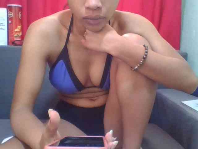 HotgirlURIEL webcam