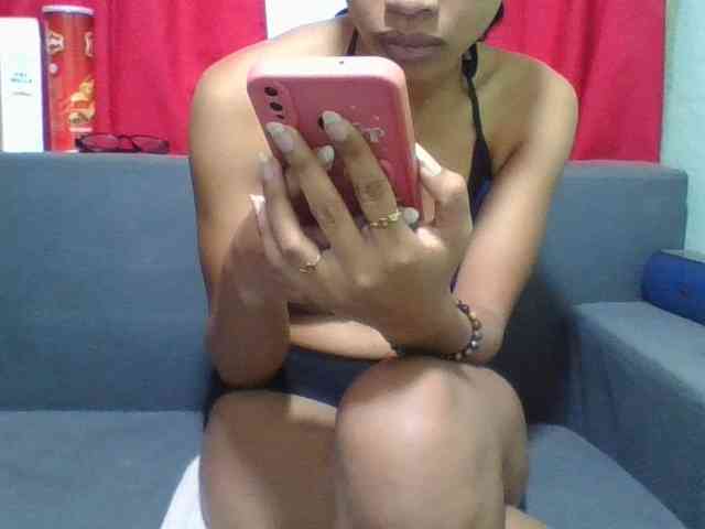 HotgirlURIEL webcam