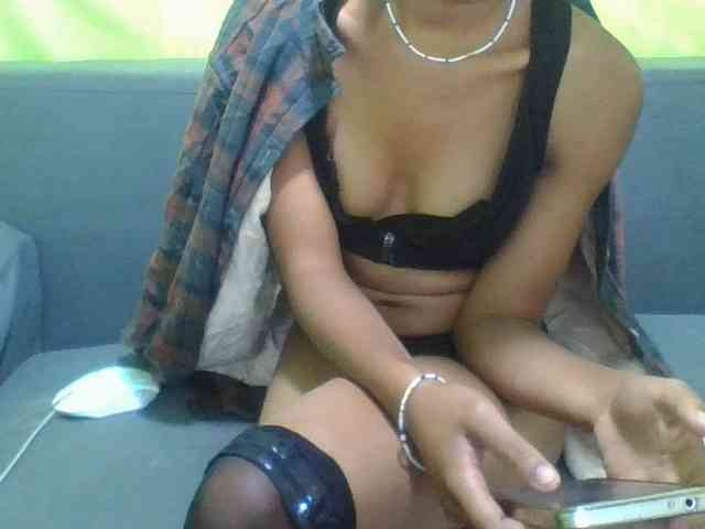 HotgirlURIEL webcam