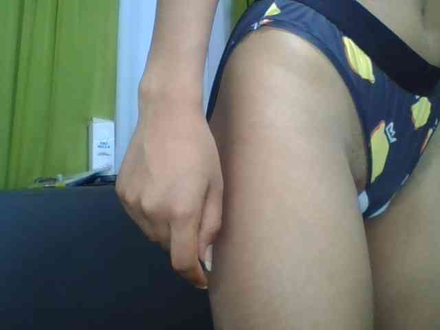 HotgirlURIEL webcam