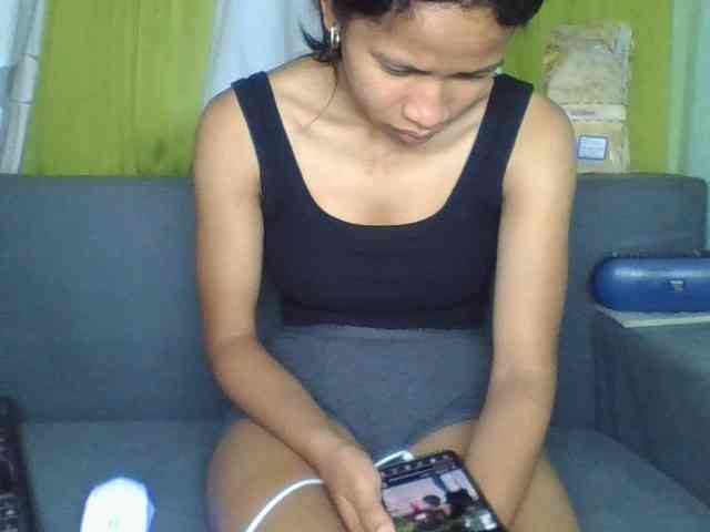 HotgirlURIEL webcam