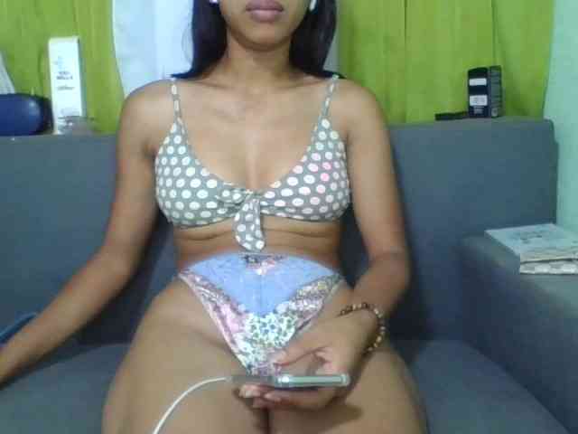 HotgirlURIEL webcam