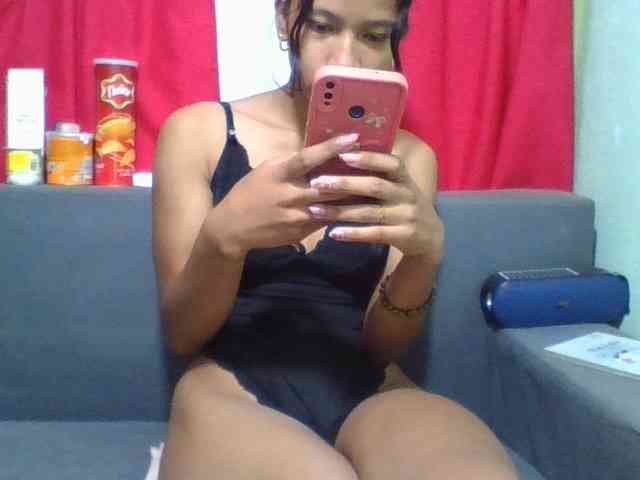 HotgirlURIEL webcam